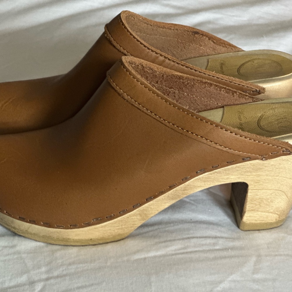 No.6 Women's Tan Leather Clogs